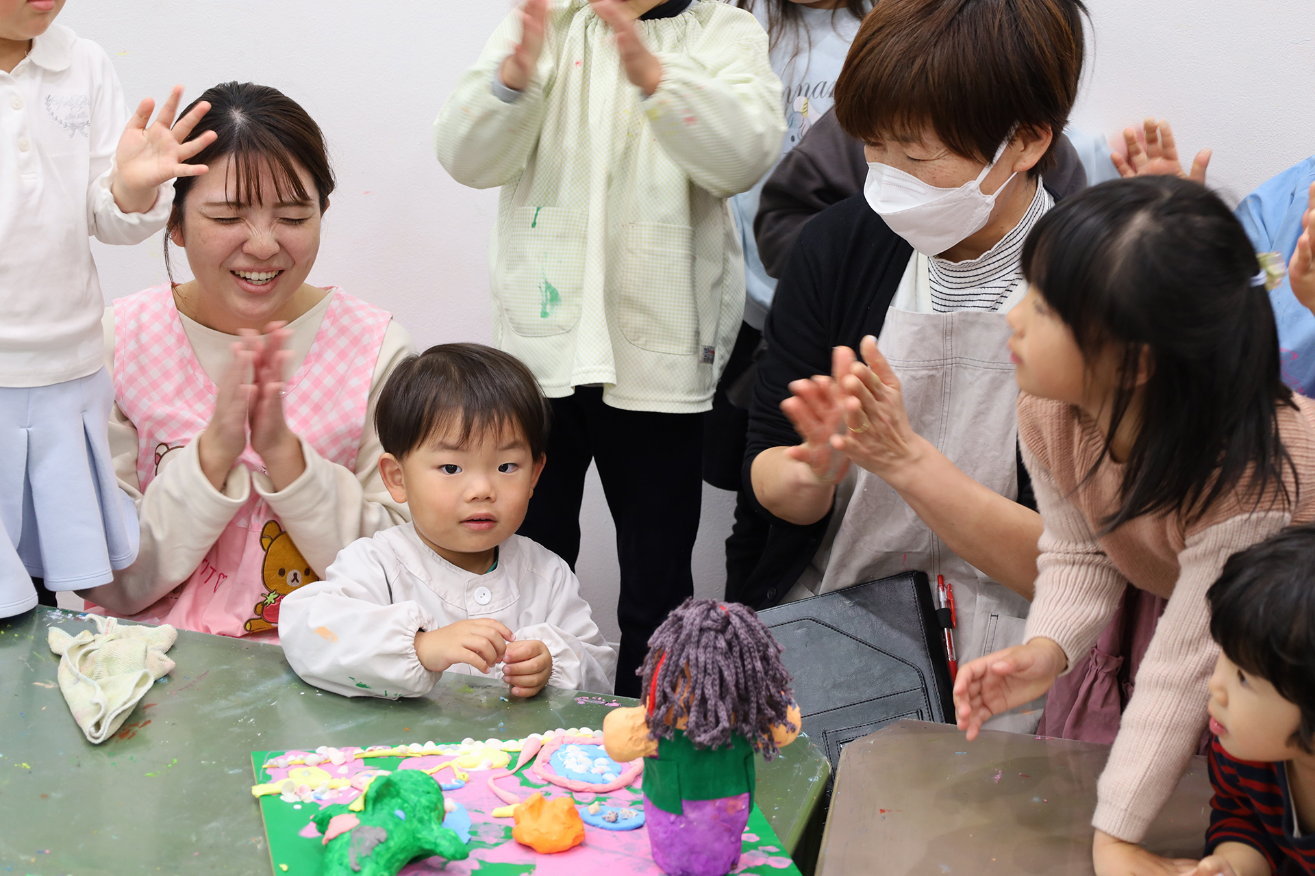作品展に向けて熱気あふれるアートクラスさんです🎵 イメージ画像 