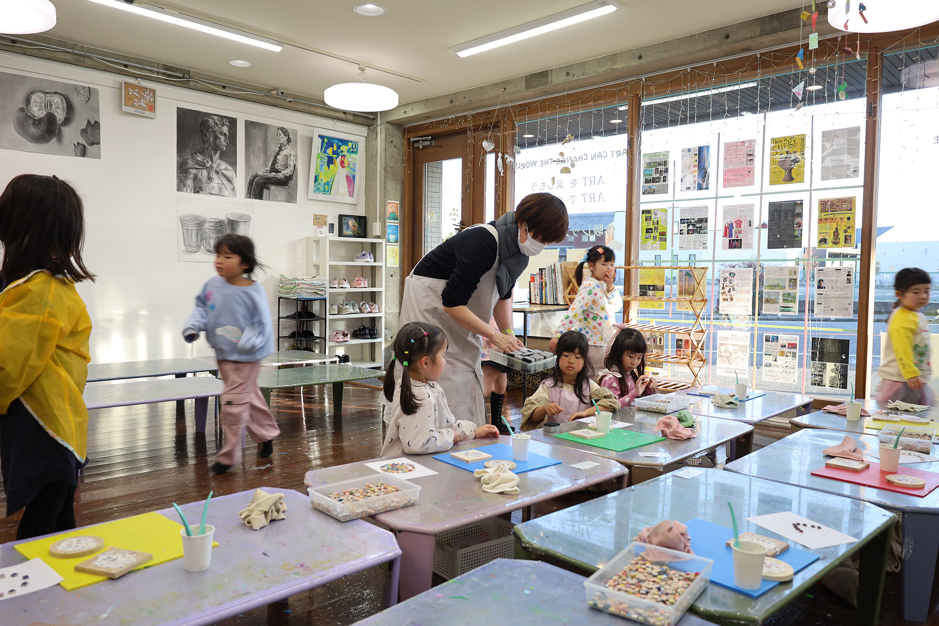 カラフルキッズ元気レッスン中〜　タイル職人編！ イメージ画像 