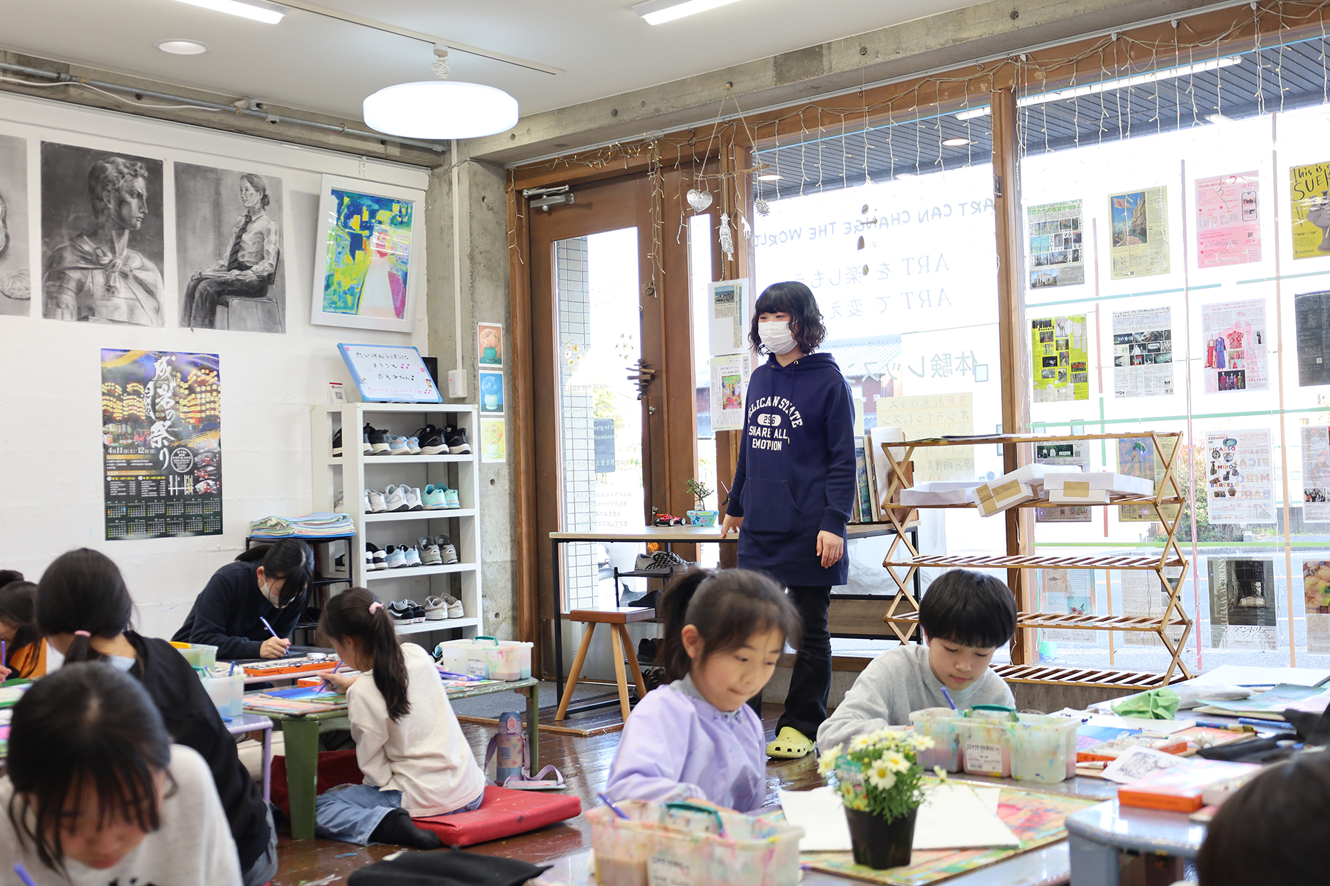 絵画クラスさんのレッスン風景 イメージ画像 